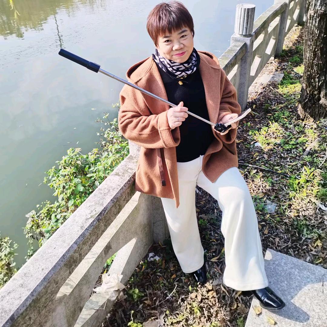 姐不漂亮，但很拽