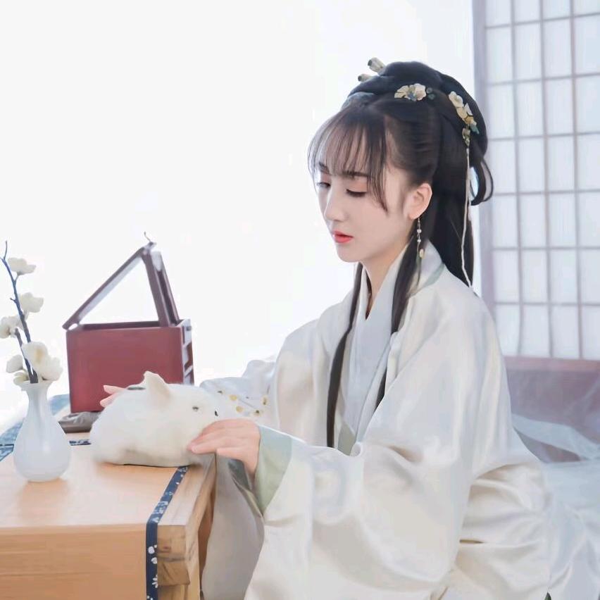 李小兰，七二年八月二十三傻鼠，