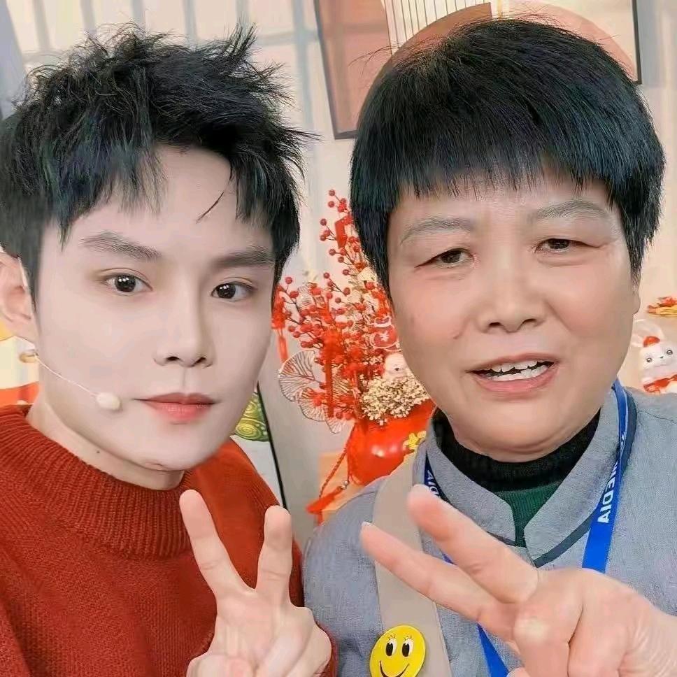 多余和一姐的直播日记