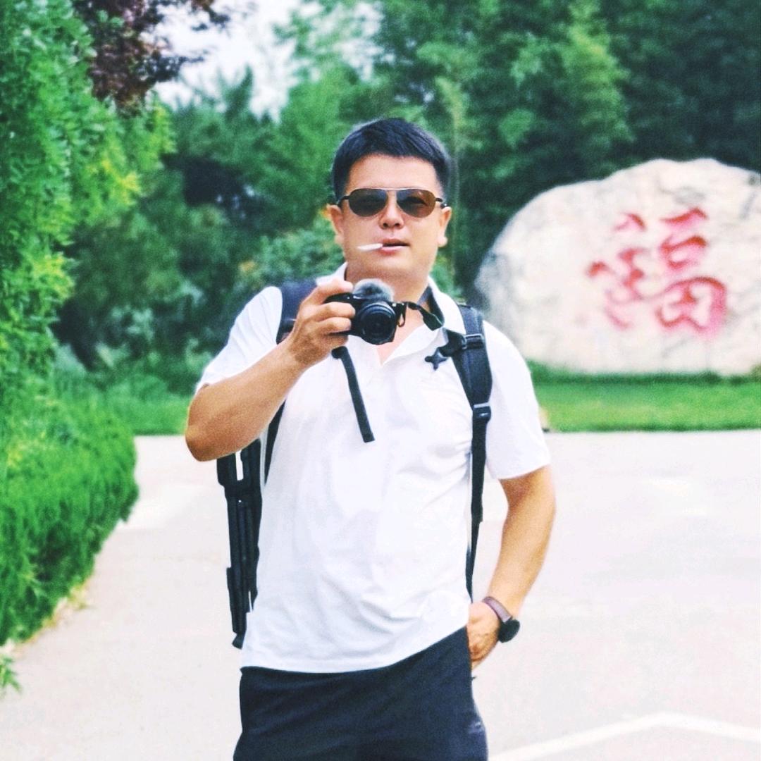 做冲锋衣的张哥