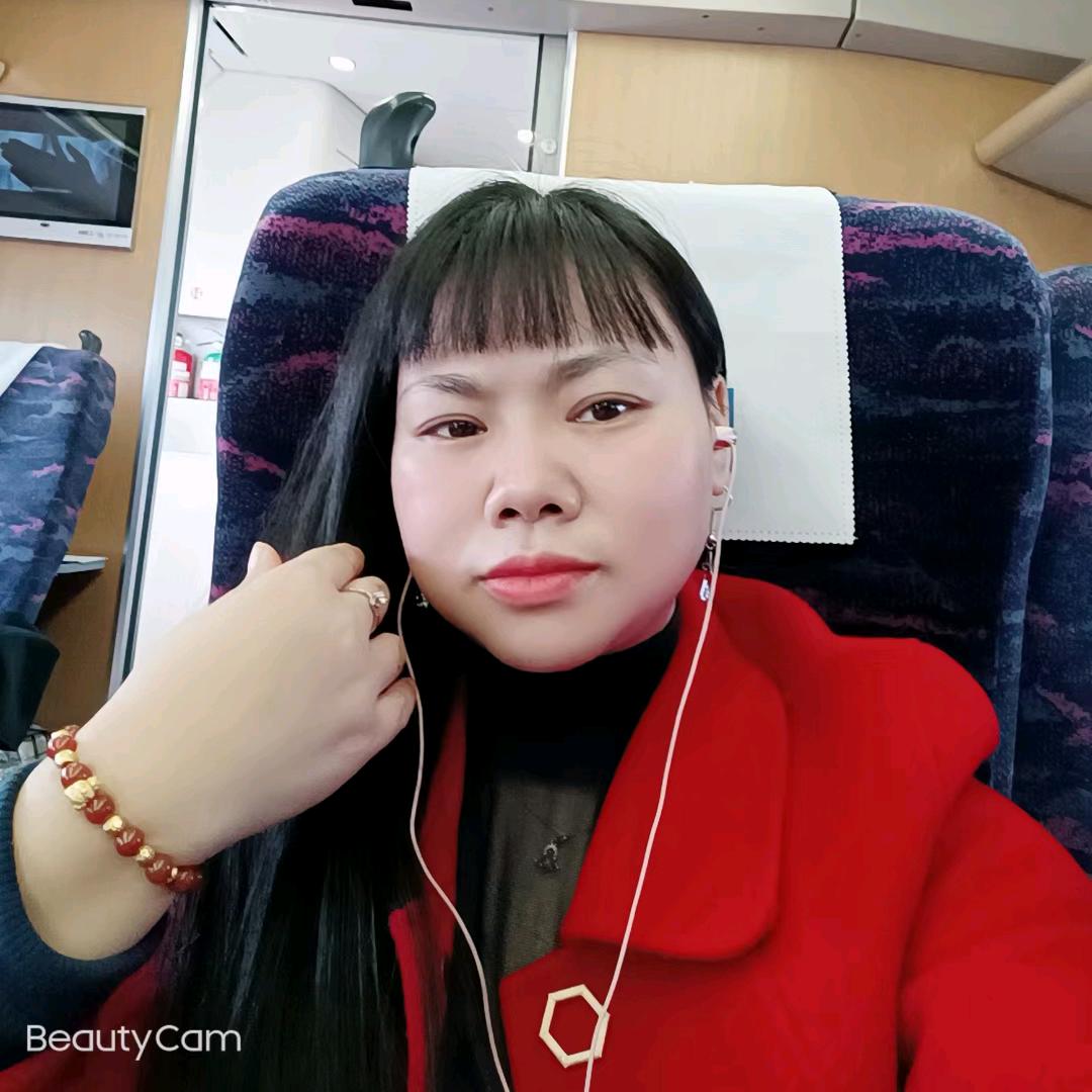 刘三姐唱山歌主播，晚上6点半开播