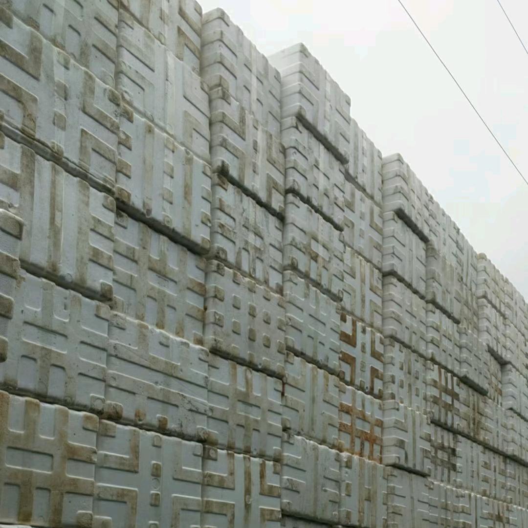 收售泡沫箱的小哥