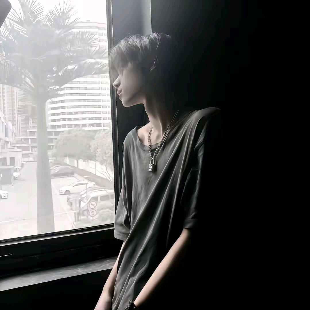 𝙇𝙤𝙣𝙚𝙡𝙮.