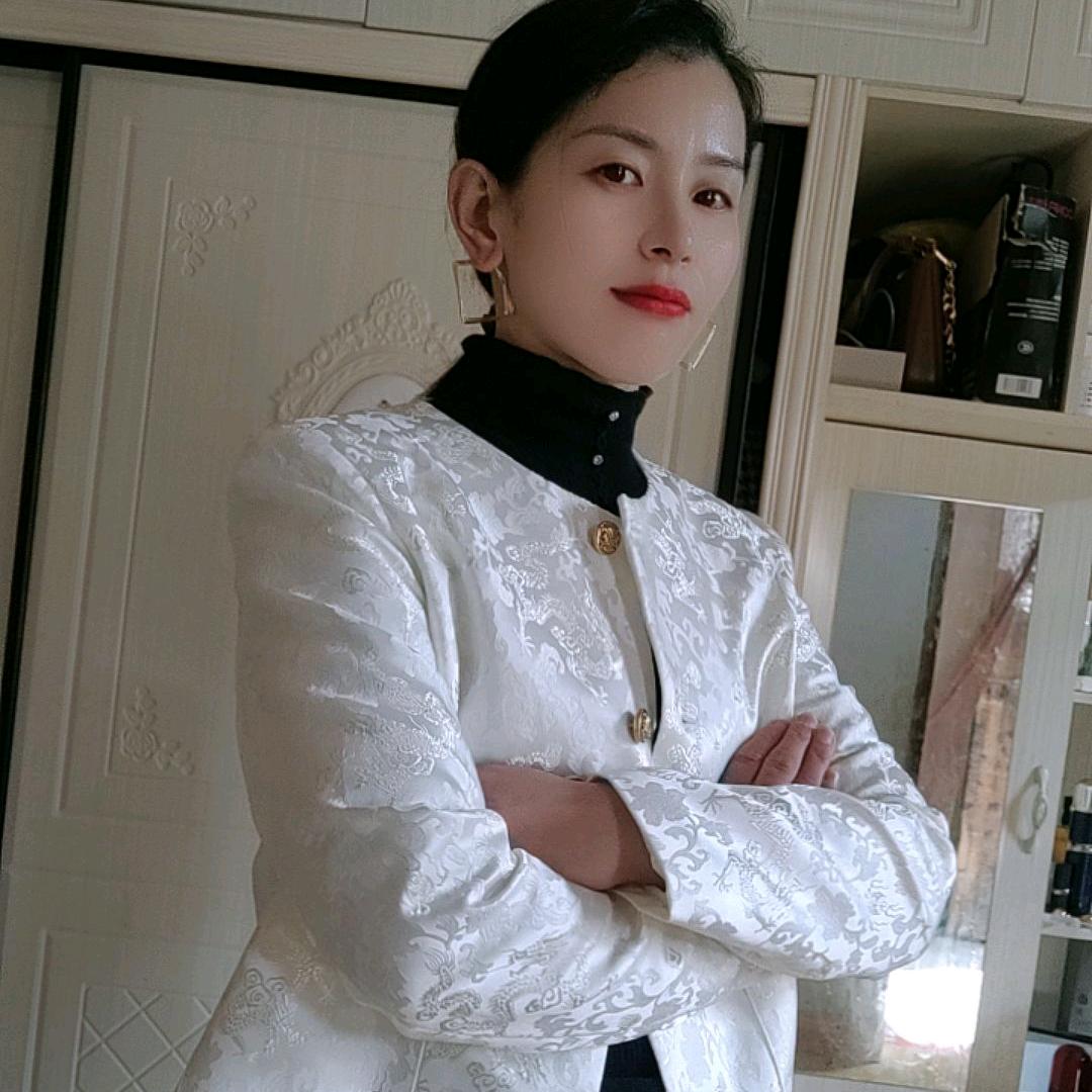 灵儿👉👉《单眼皮的妞👀》