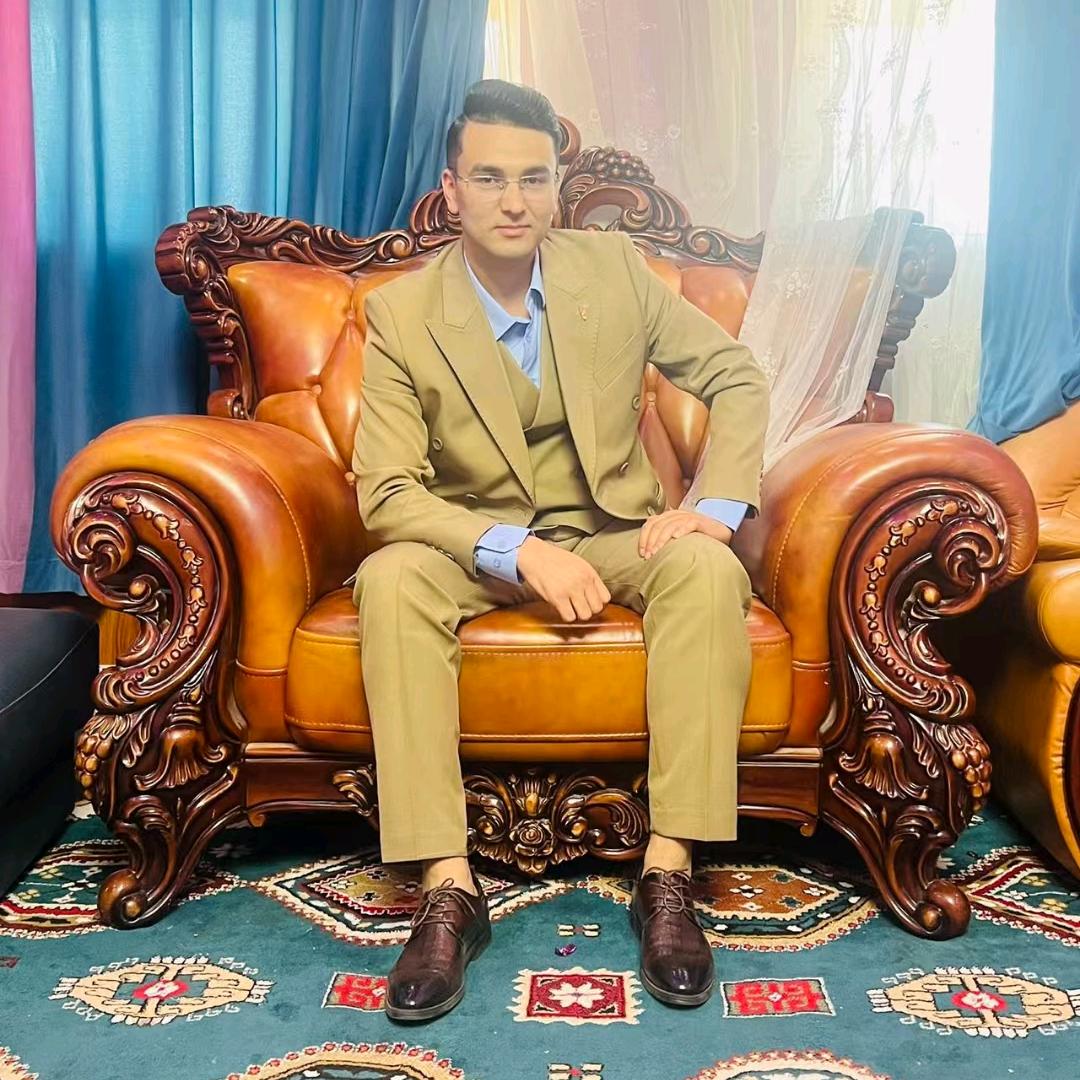 宝屋房地产办公室经理