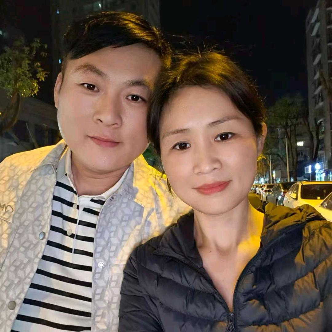 专业代卖，鲜玉米，韭菜，西红柿。