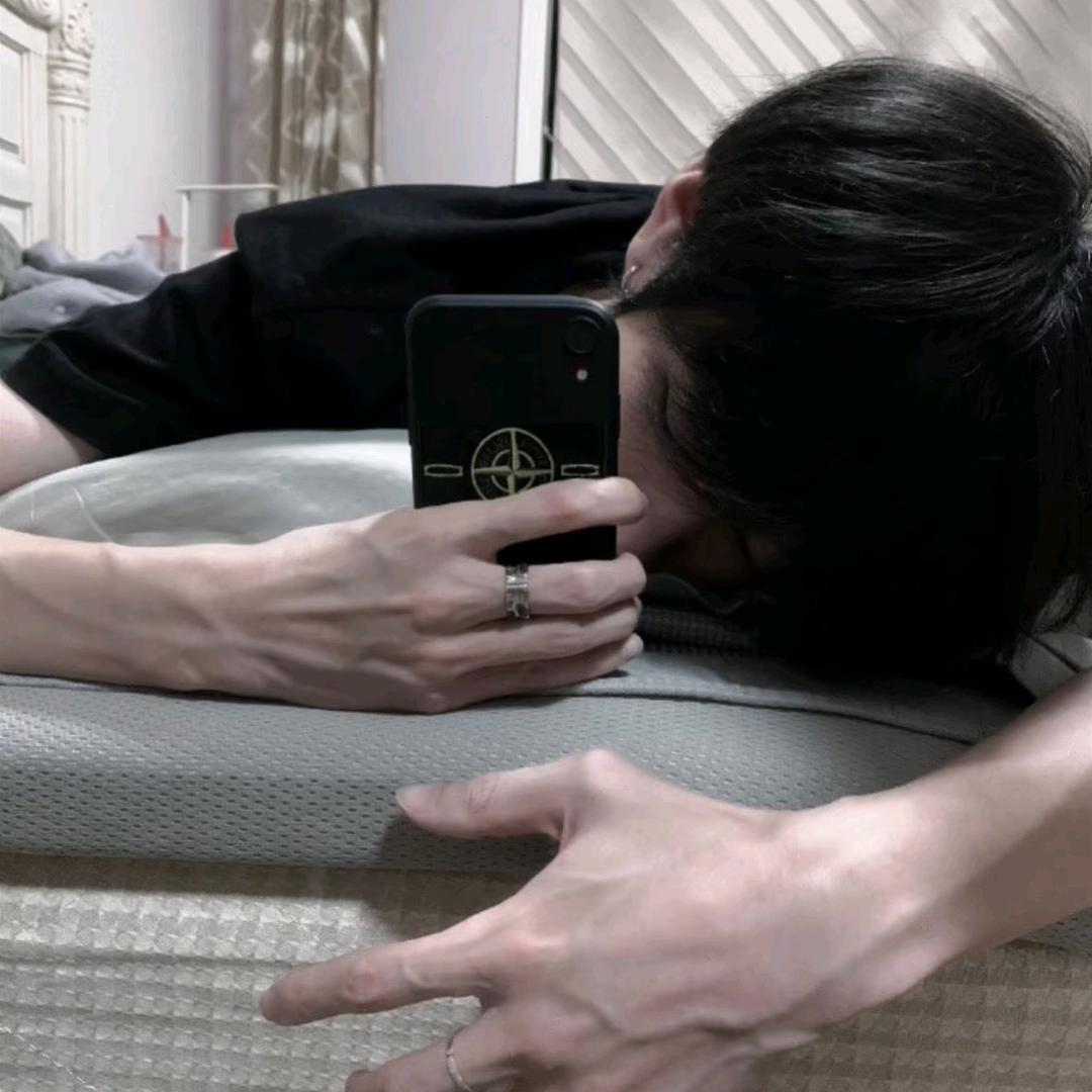 害羞内向腼腆