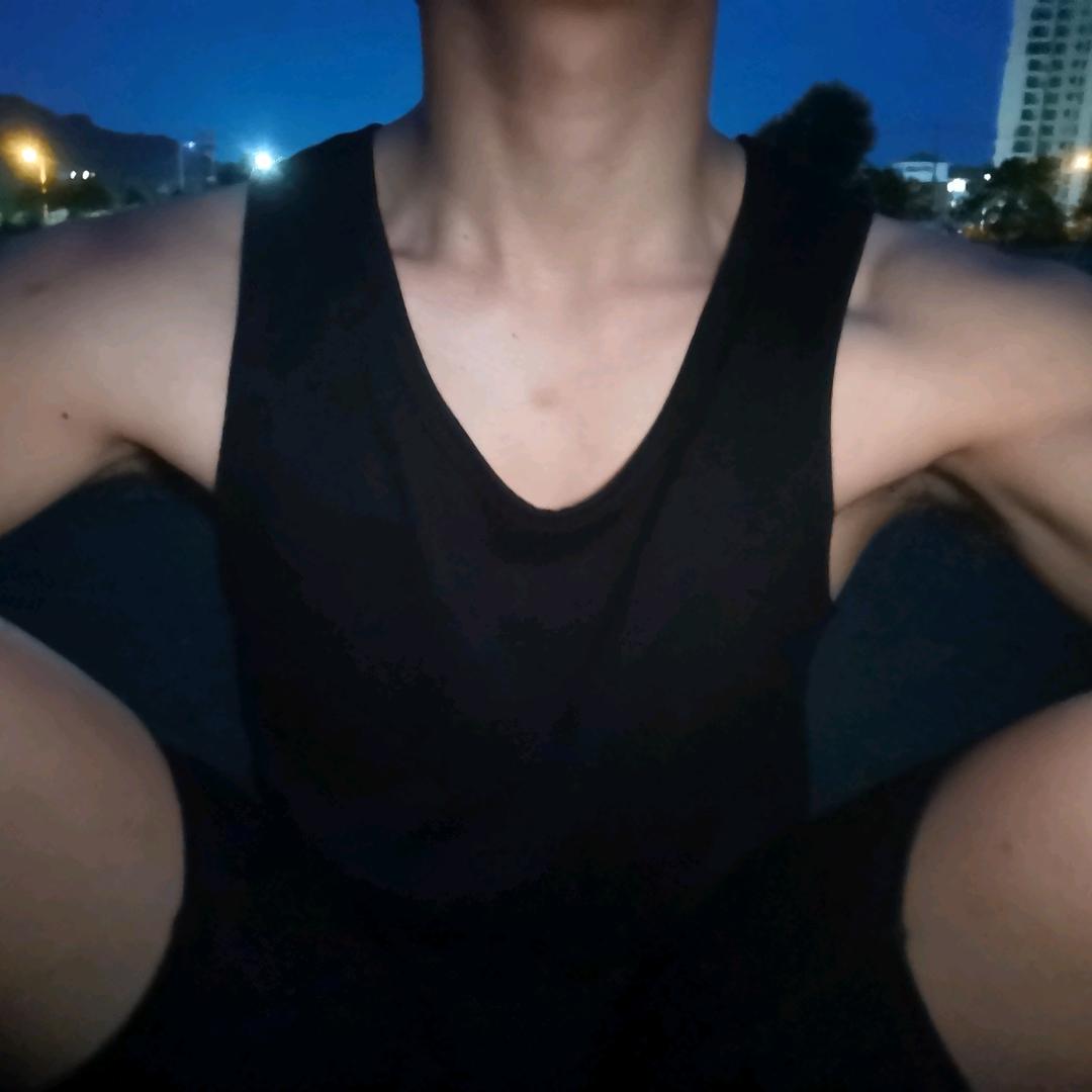 胸肌撑爆T恤计划