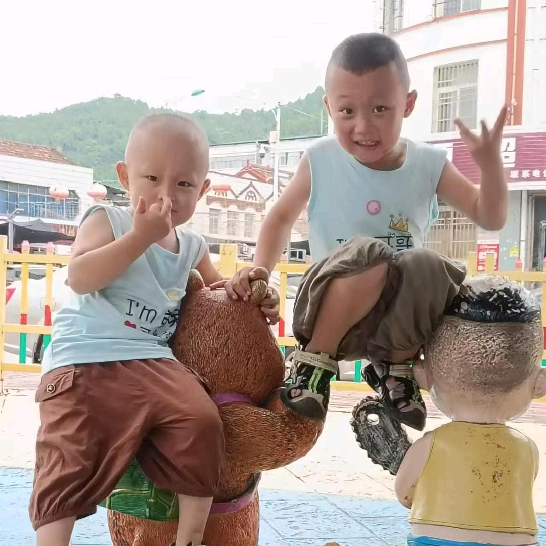 不可@估梁（挖机出租）