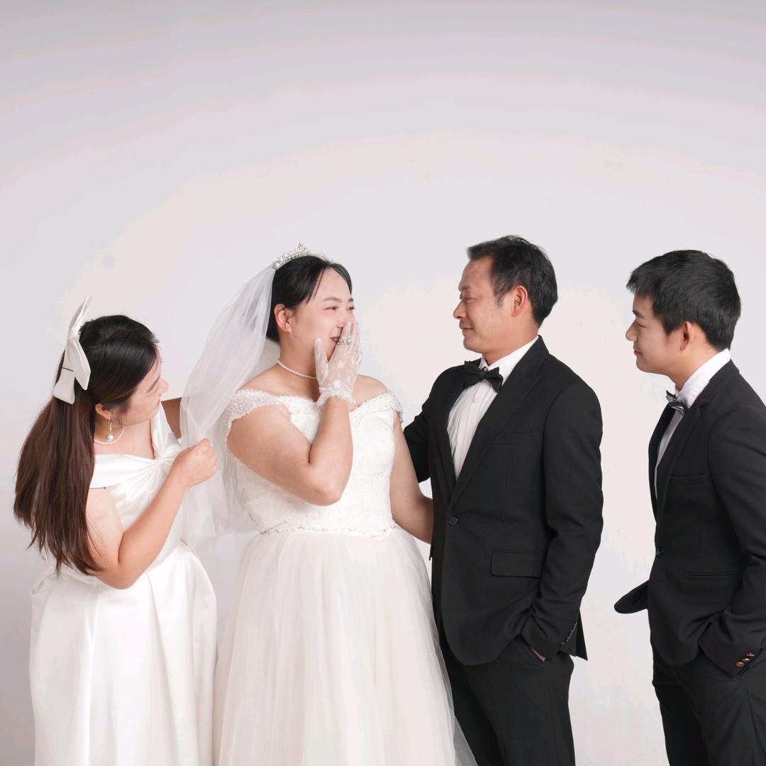 小米椒炒臭鸡蛋，一半装傻，一半装哑