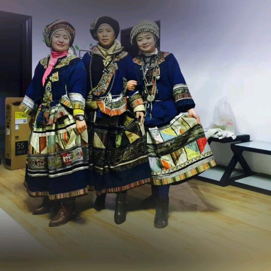 云南彝家人