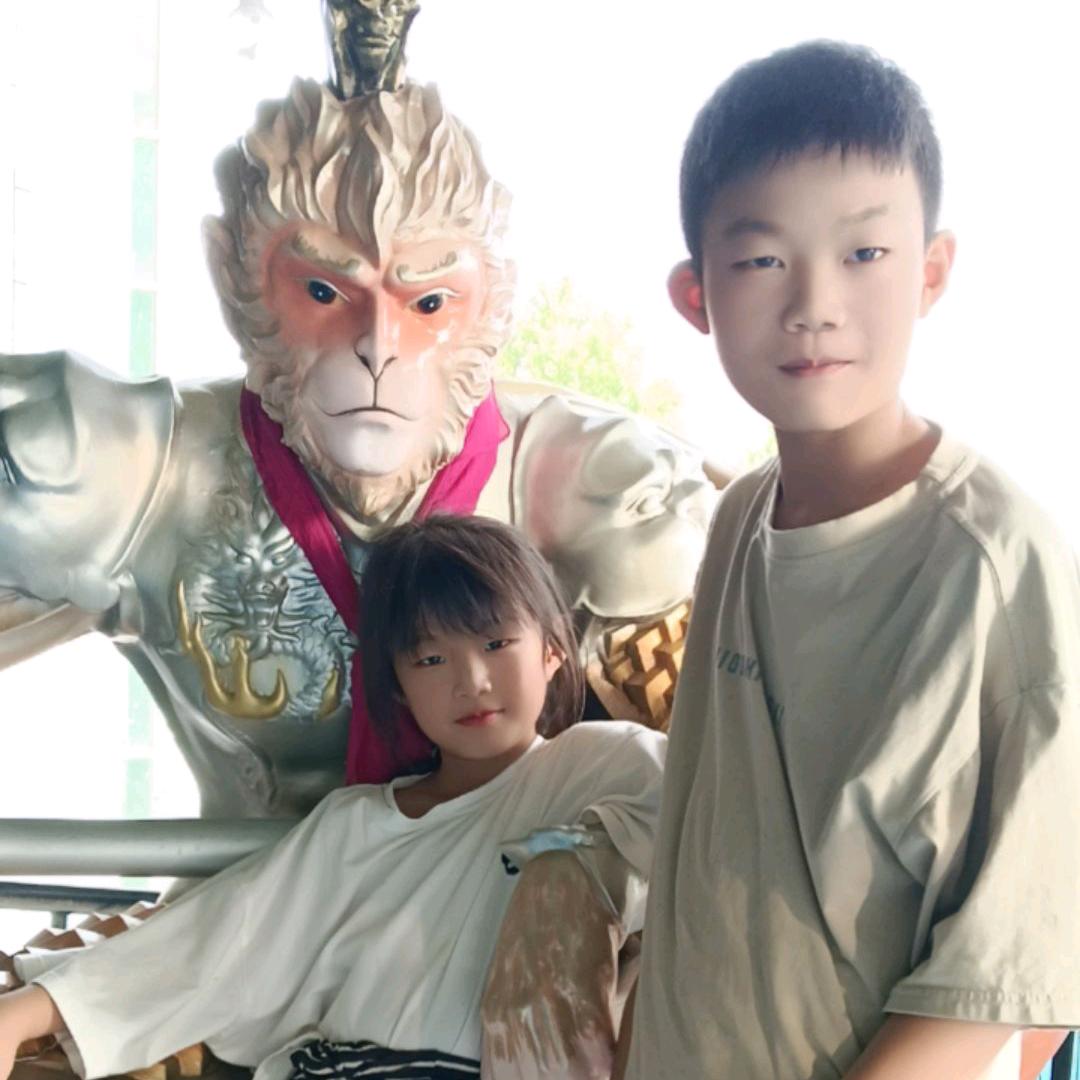 鑫诺彤