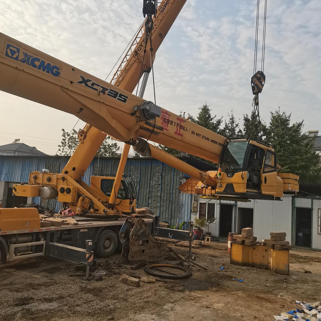 修吊车的吕师傅