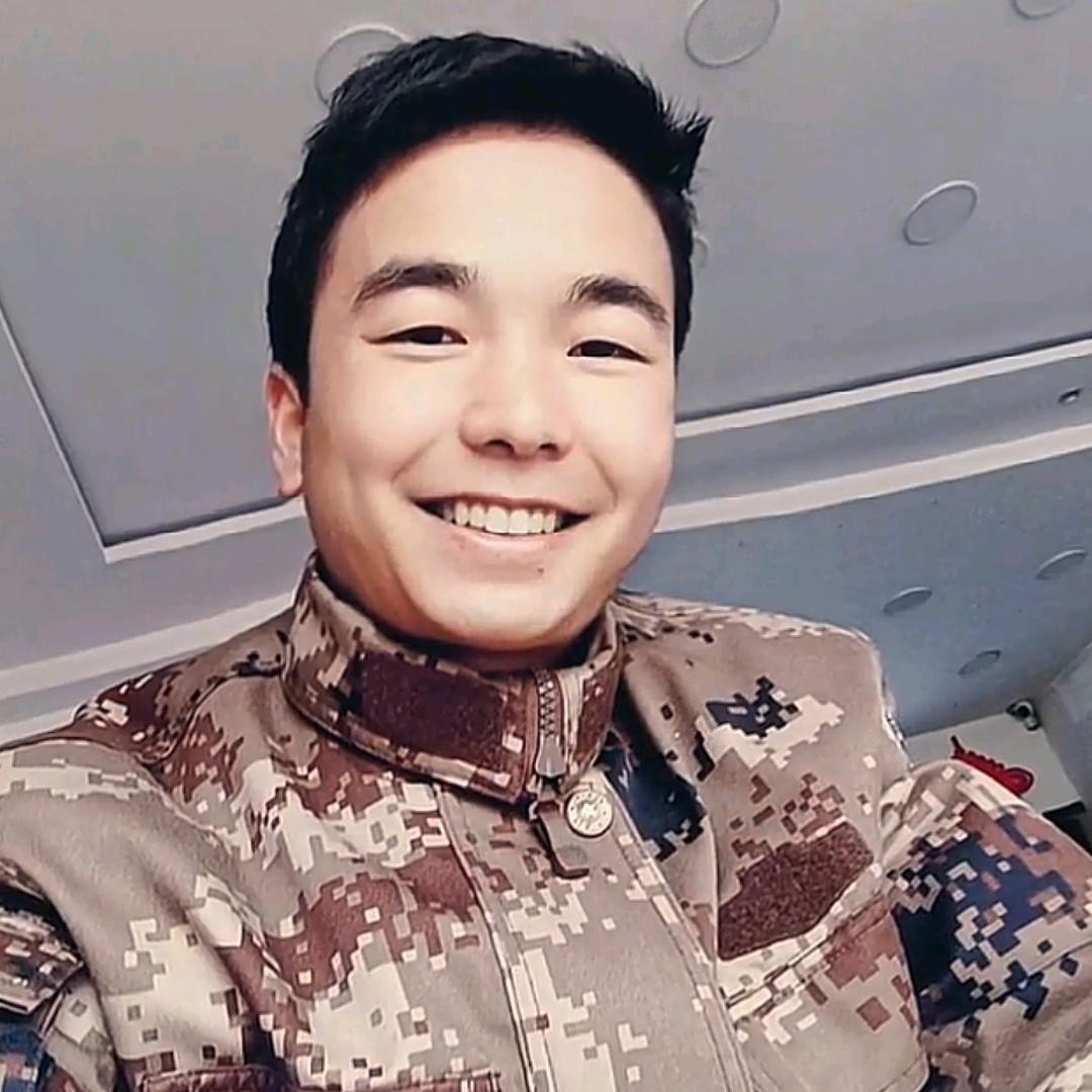不许人间见白头💋