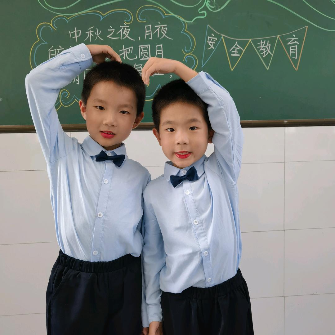 家有两个小宝贝