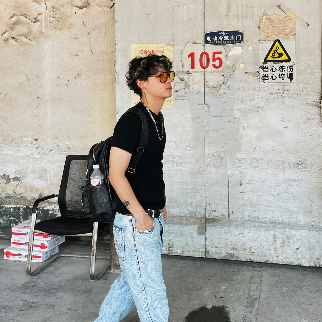 卷毛小胡