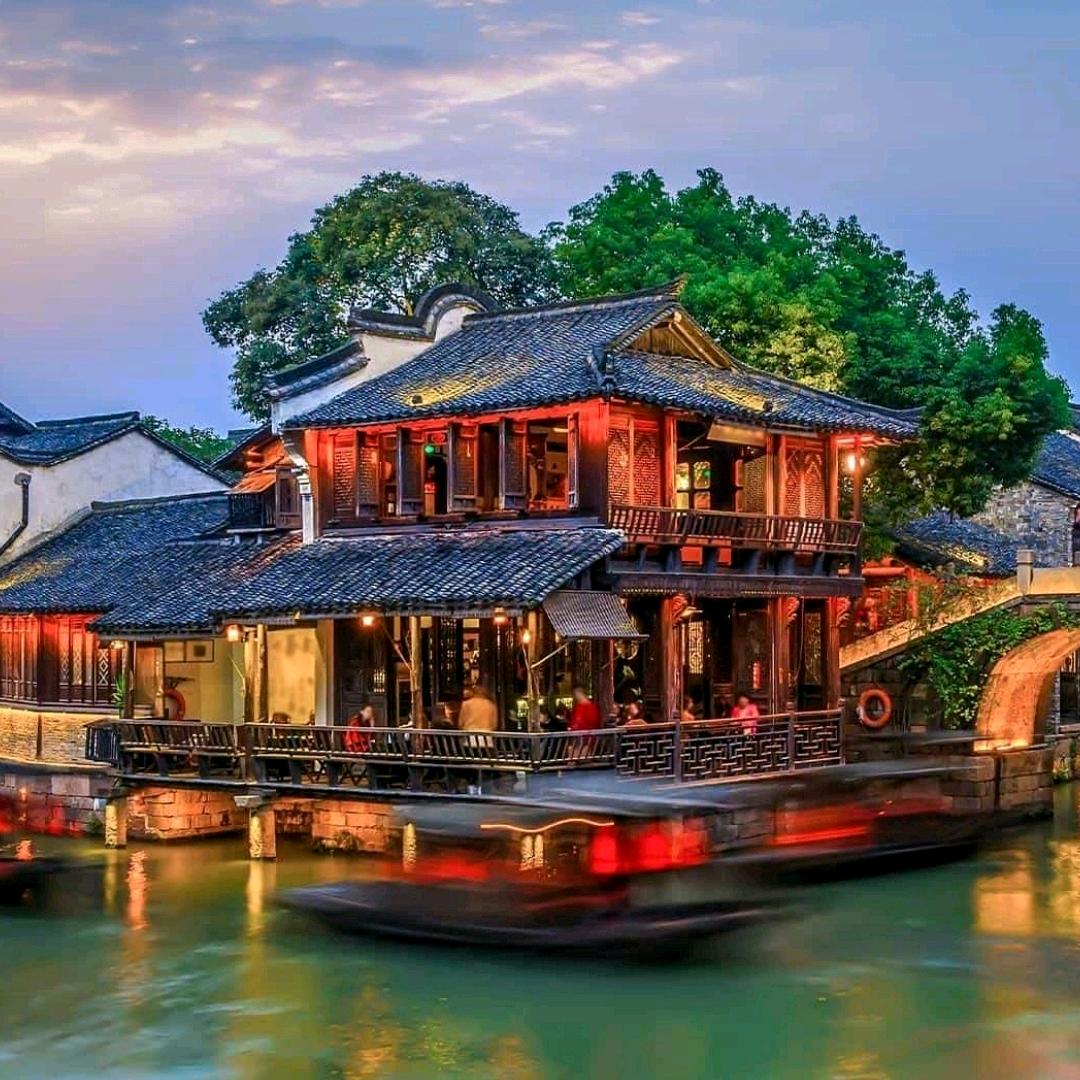 生活是一场无奈的闹剧