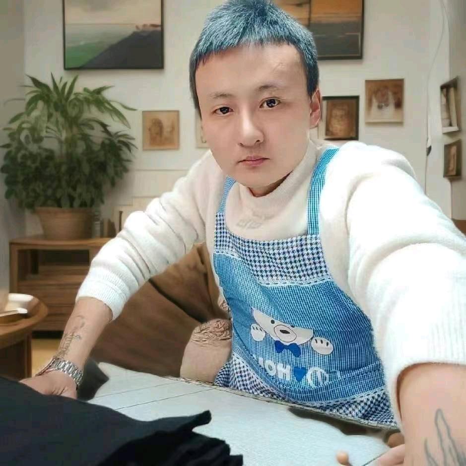 🥀 ソ小辉辉丶ᥫᩣ