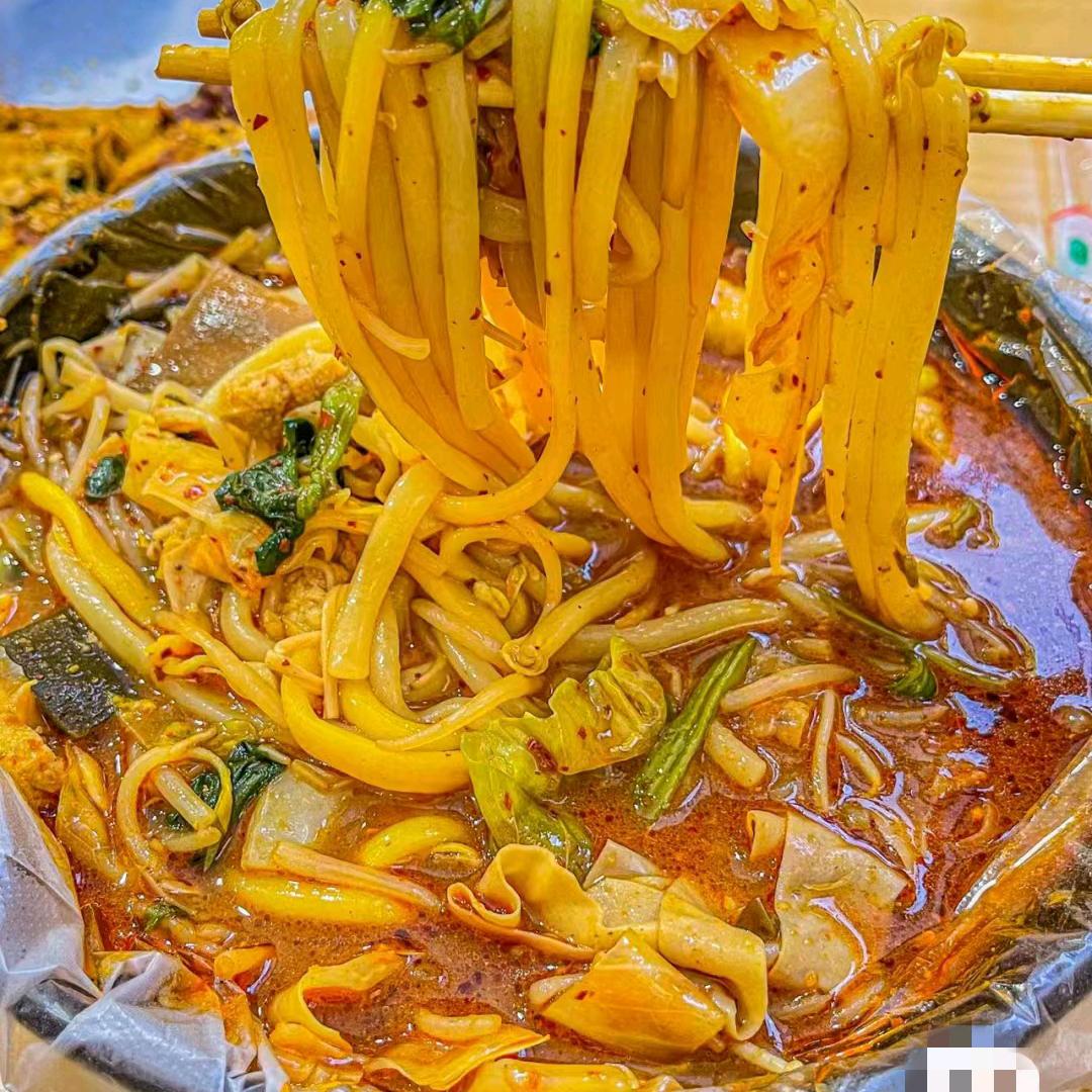 桦满街大碗麻辣烫店