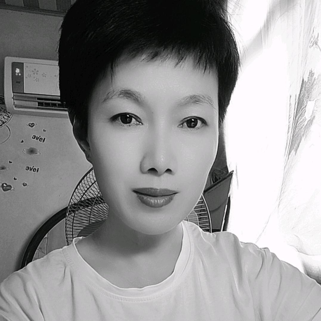 昙花镜中隐(业余爱好.画画)