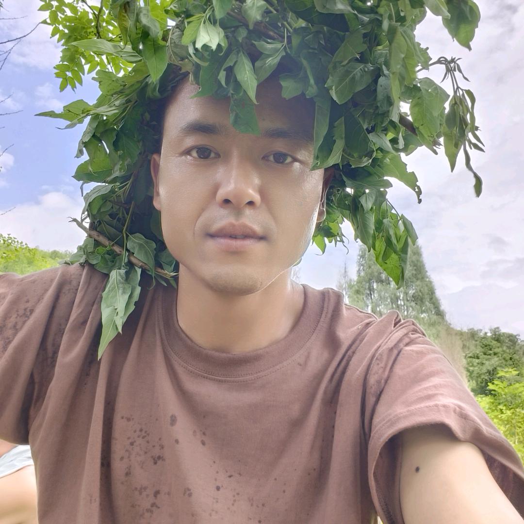 仔仔毛╭☞╭☞