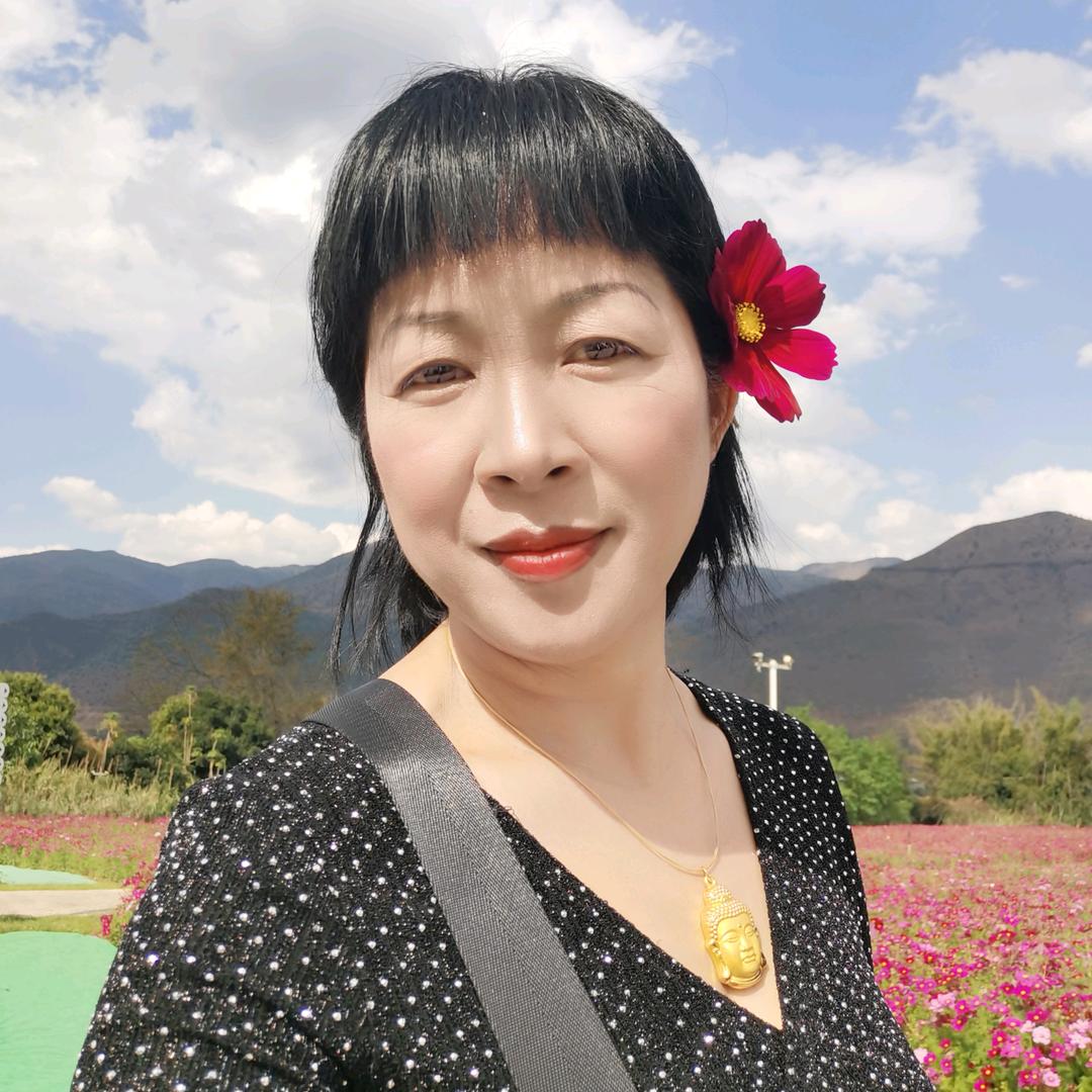 我是一个有故事的女人。我有故事，你有酒吗