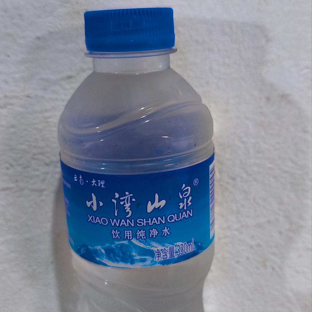 临翔区小湾山泉矿泉水总经销店