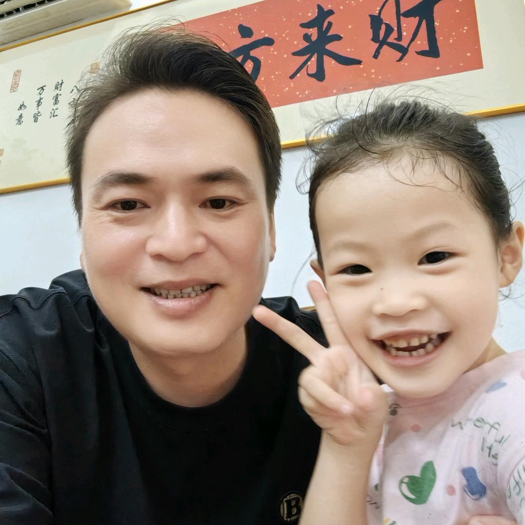 潼潼爸