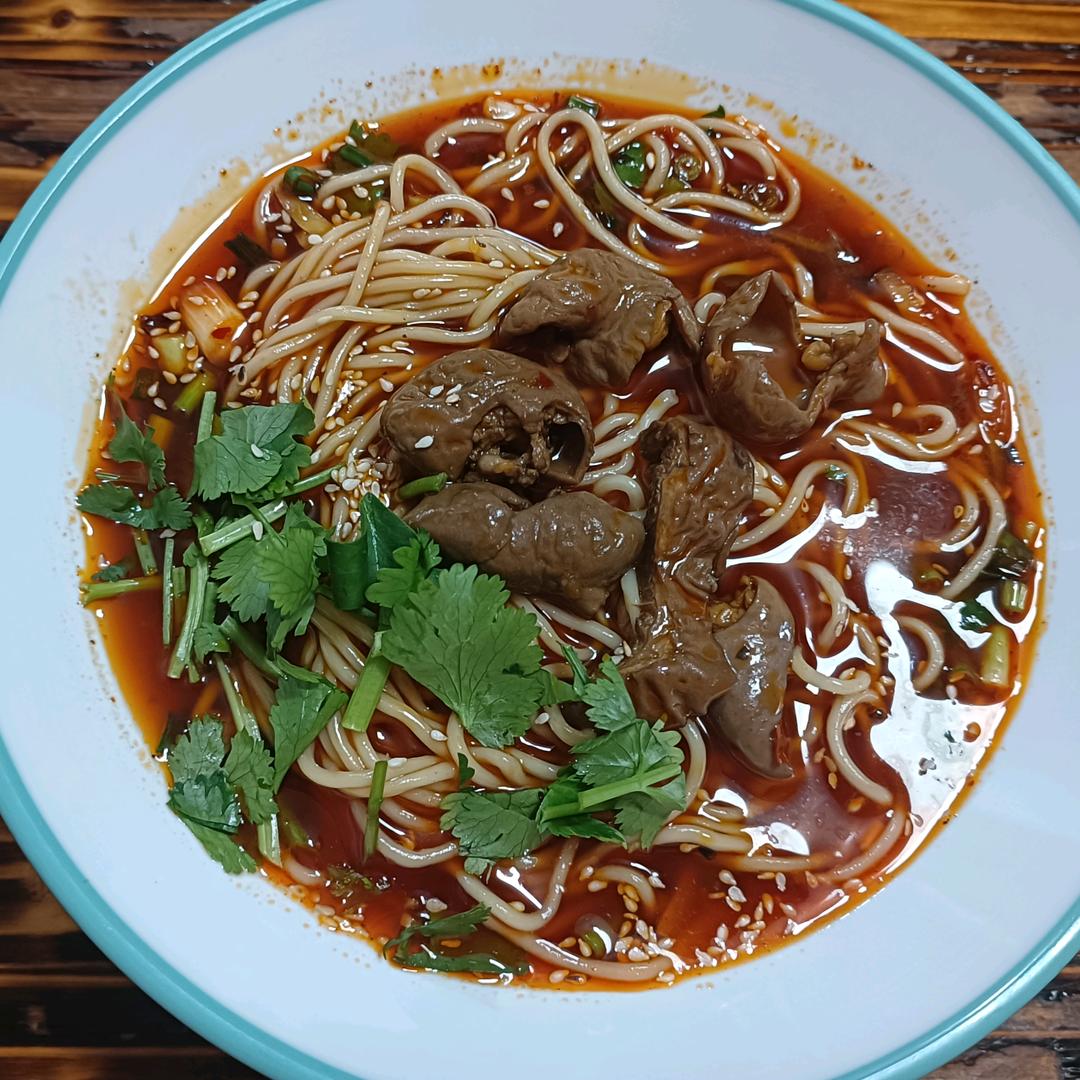 地摊红烧牛肉面