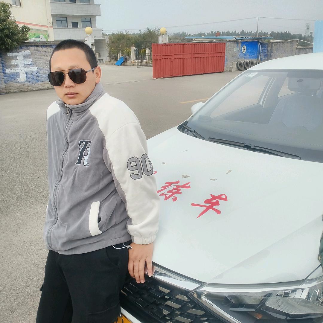 普定鸿运驾校冯浪