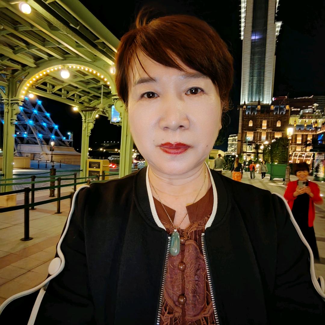 胤睿奶奶易春玲
