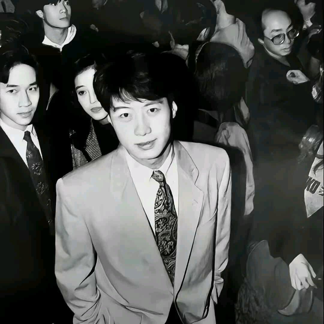 小  王