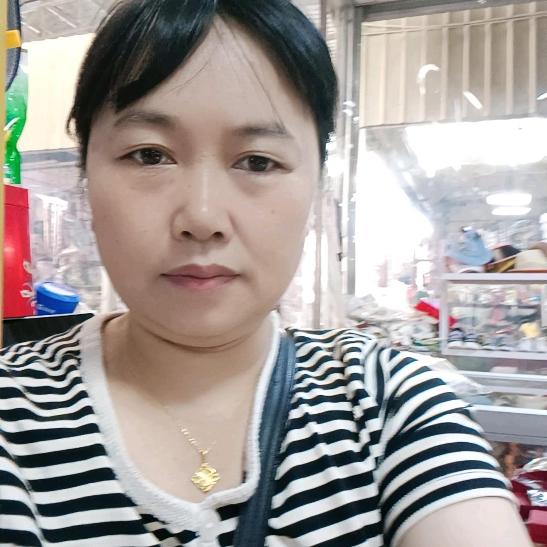 白沙童装店