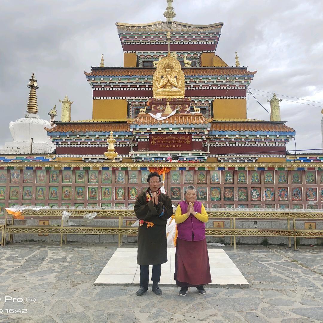 ཡེ་ཤེས་ལྷུན་འགྲུབ་།