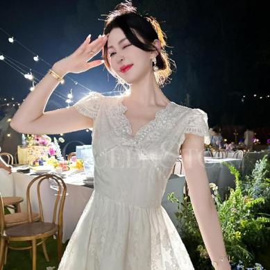 余潇潇时尚穿搭