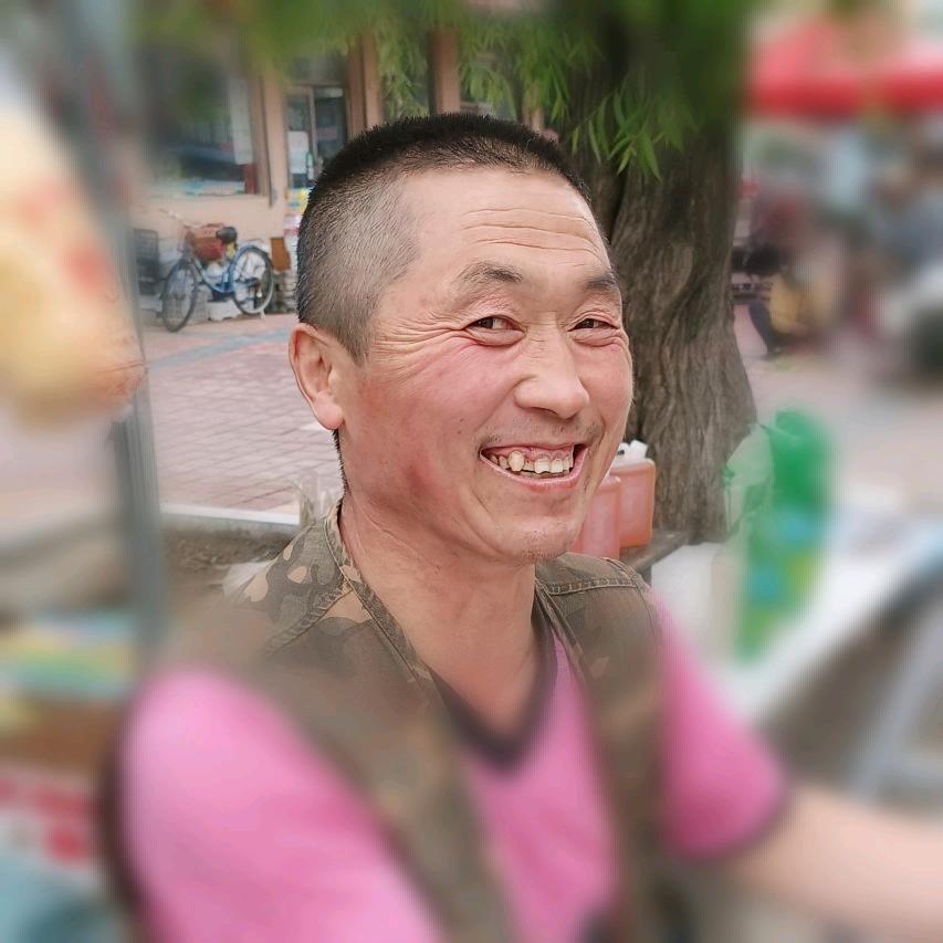 暴躁老田摆摊记
