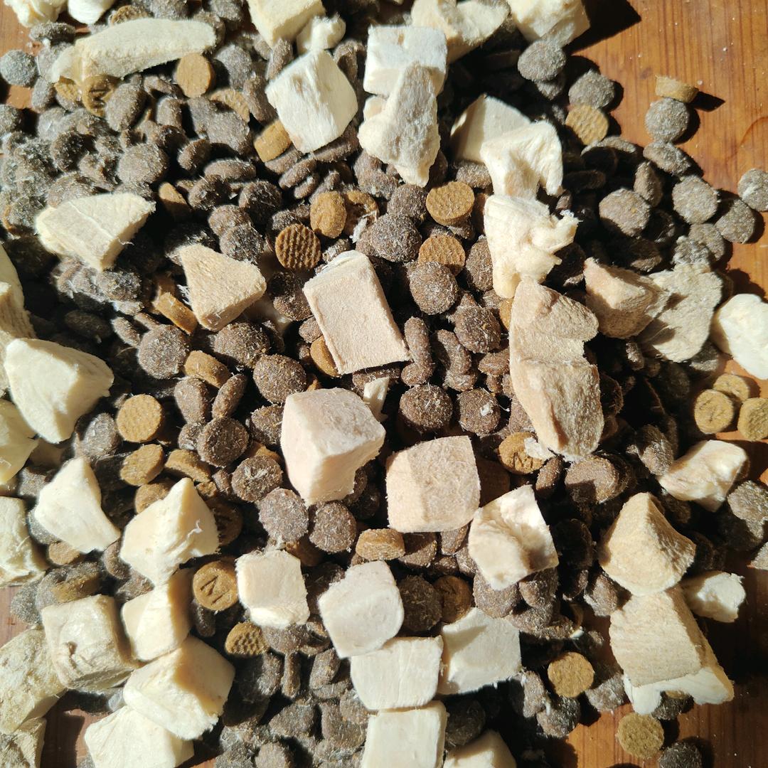 野性传奇宠粮，品质好，性价高。