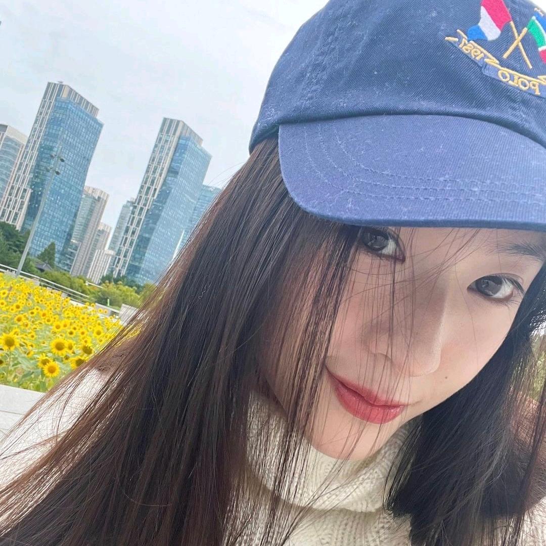 低头浅笑95