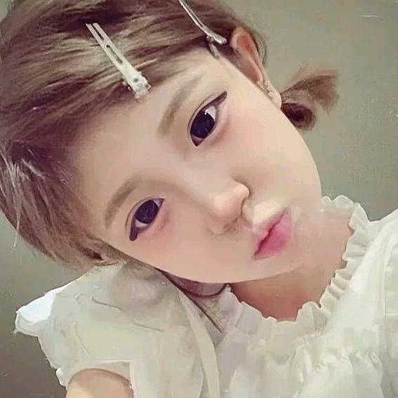 小七^
