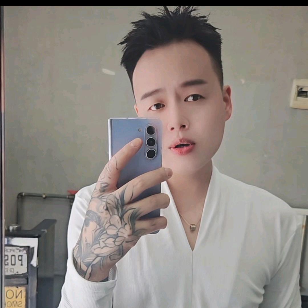 卜卜（深情）
