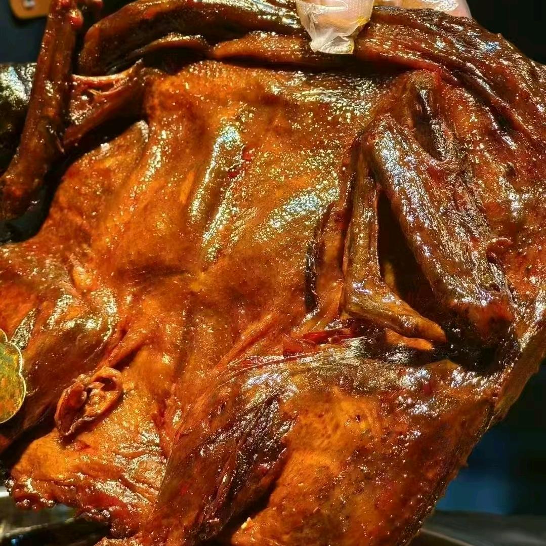 现卤酱板鱼，酱板鸭。免费教学