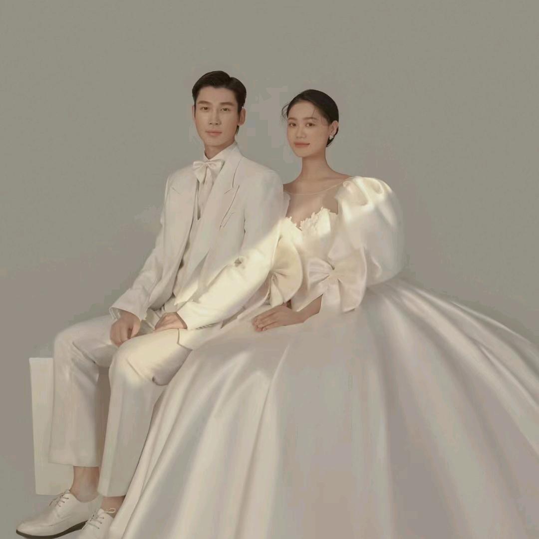 阿克苏金百合婚纱摄影