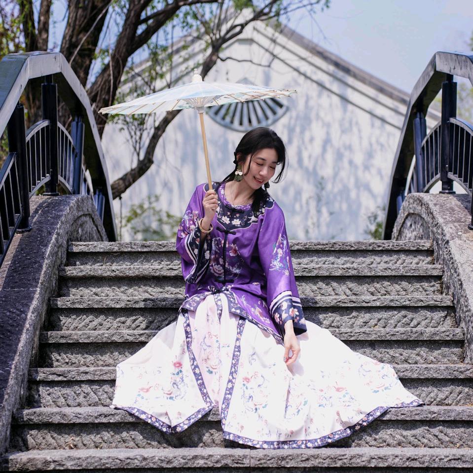 沧海藏珠，待时而耀；重峦叠嶂，终见穹霄。