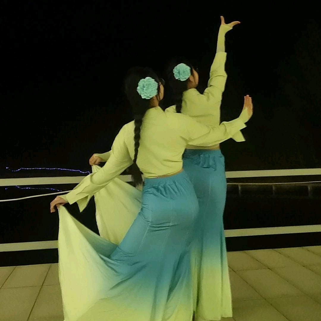 双胞胎姐妹