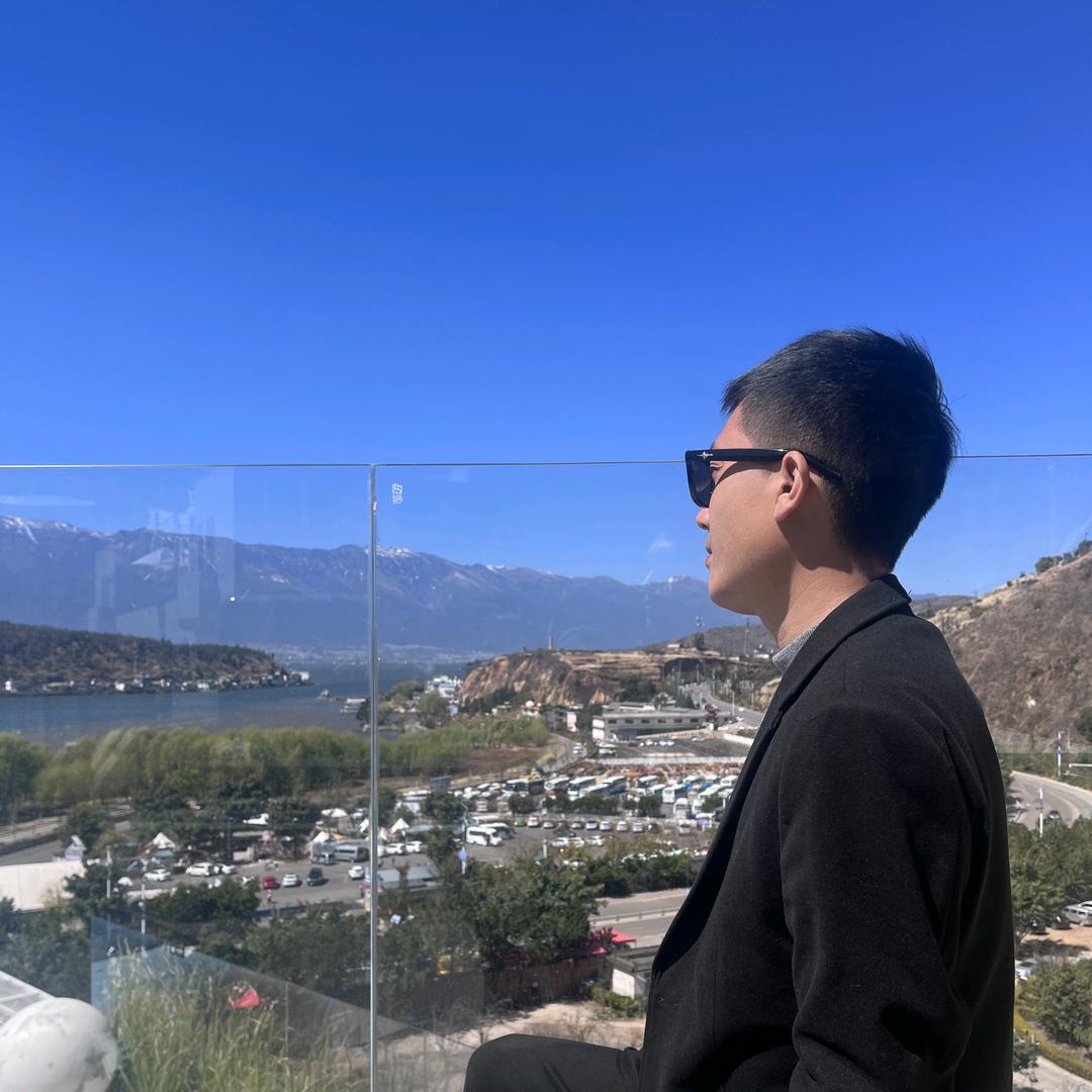 路灯下的黑暗