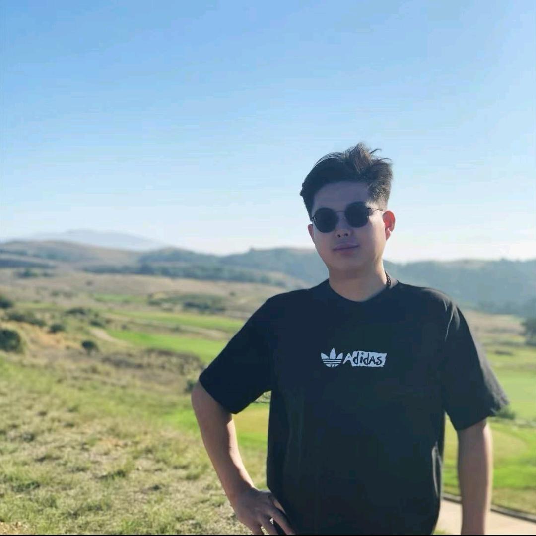 吃🍬的多啦E梦