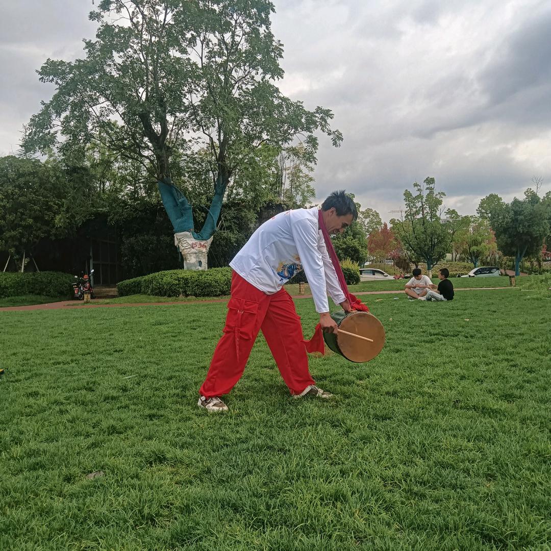 昭通红路小区四筒鼓队