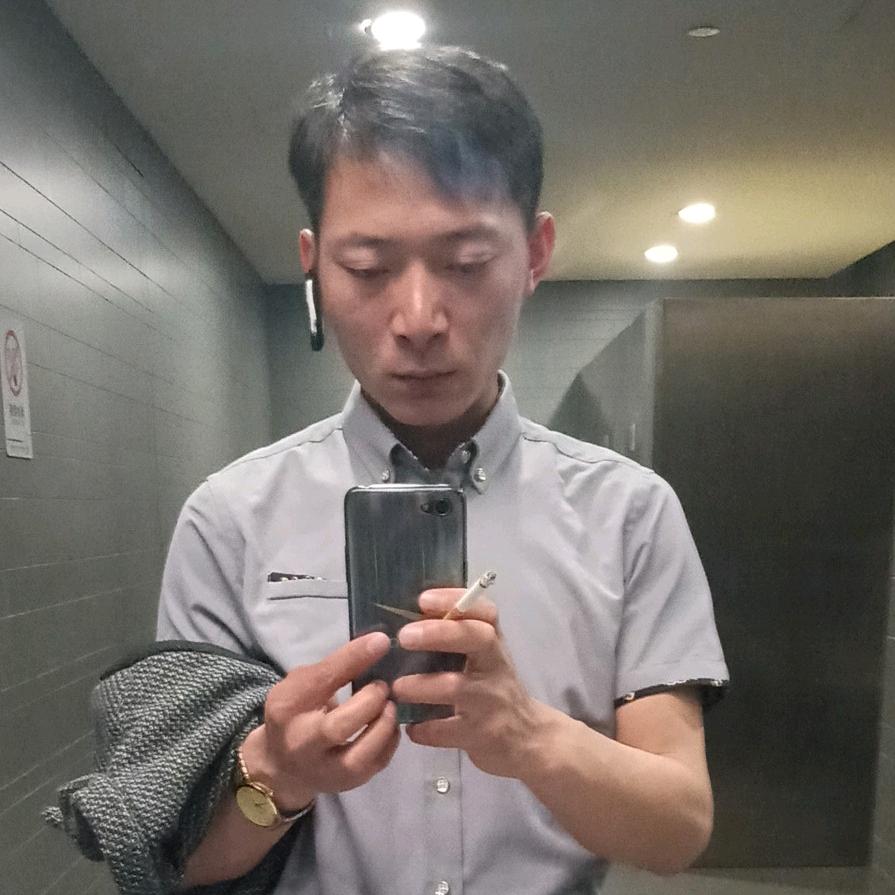 上班爱摸鱼的小哥金成