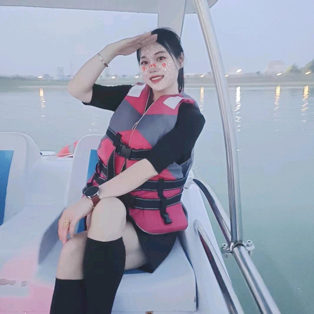 获嘉动感弧度服装店