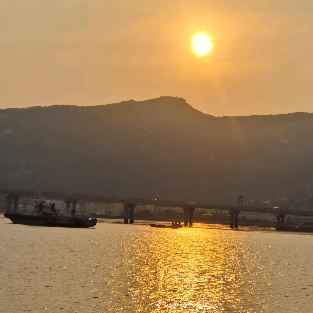 👧是你的小亚老师呀